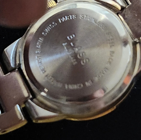 Vintage Bill Blass Womens Diamond and mother of pearl watch - Picture 11 of 11